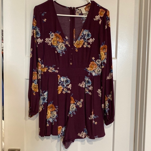 Forever 21 V-Neck Floral Print Romper - Picture 1 of 4